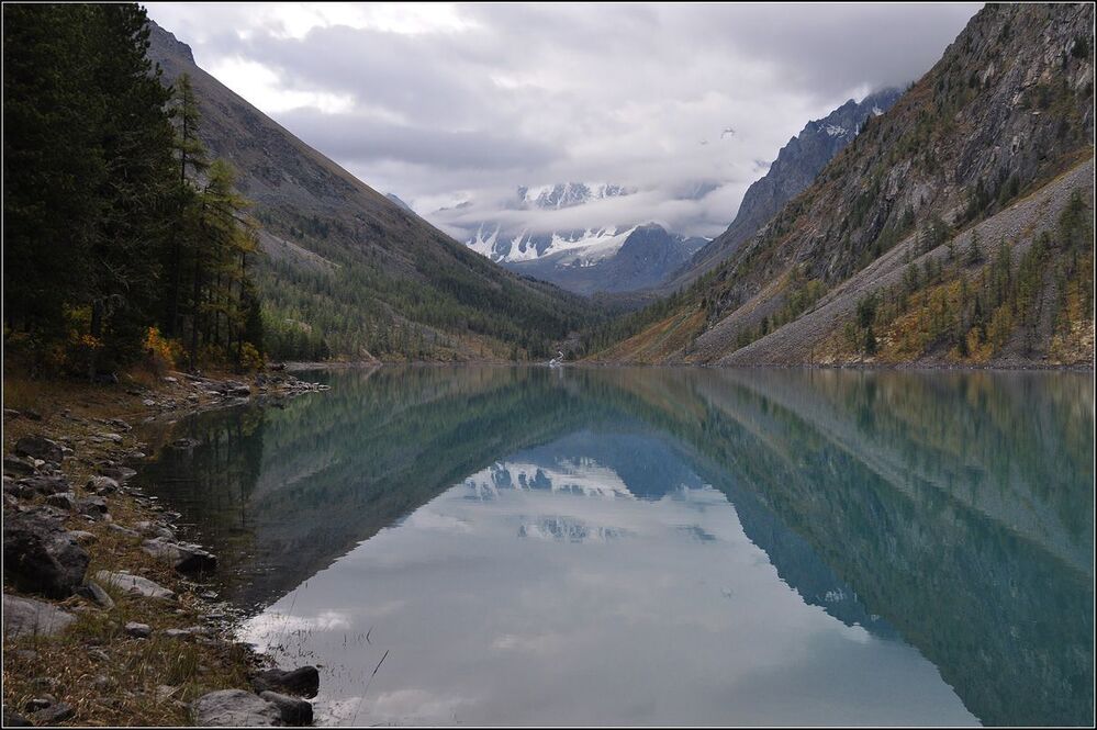 Осень на красивом озере