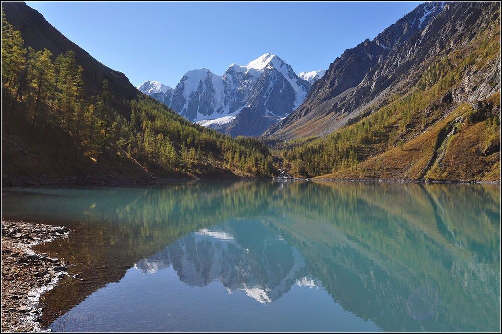 Осень на красивом озере