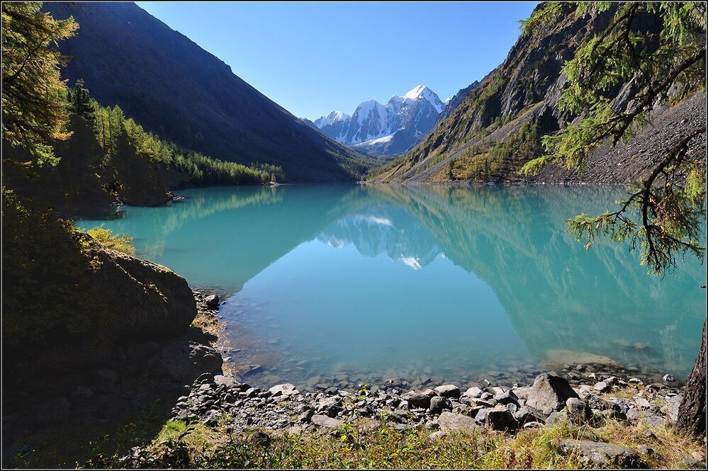 Осень на красивом озере