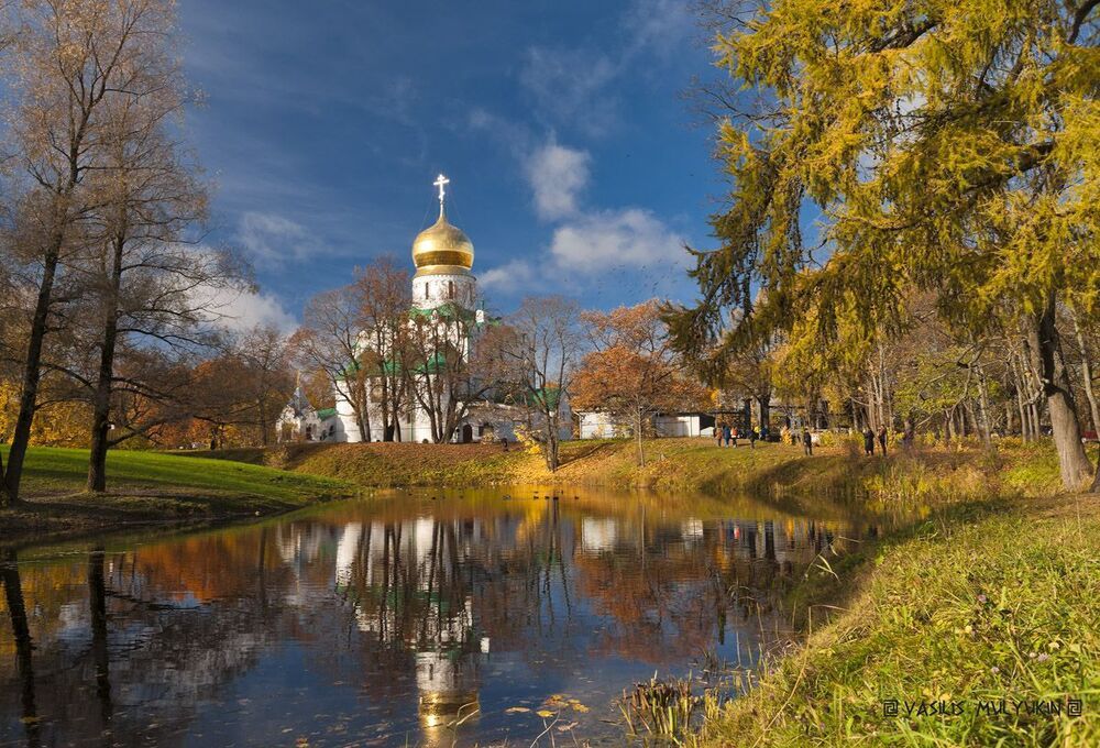 В Александровском парке ... Феодоровский собор.