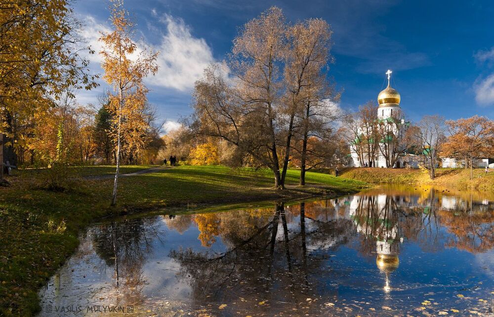 В Александровском парке ... Феодоровский собор.