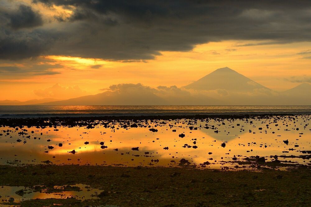 Закат на острове Gili Travangan