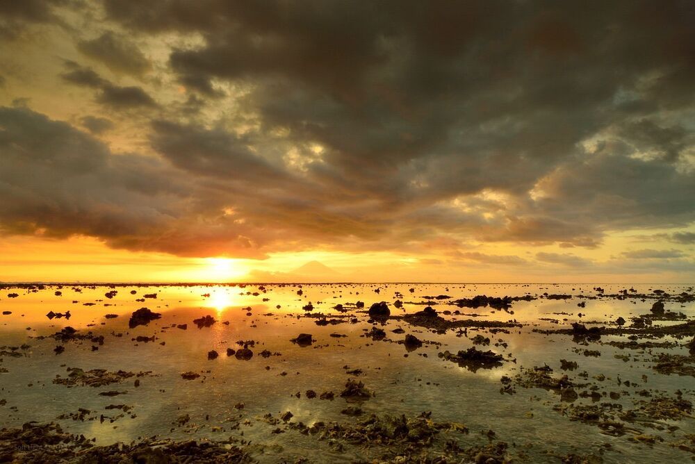 Закат на острове Gili Travangan