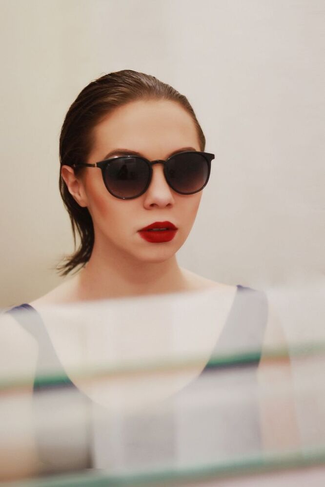 #girl #glamour #lips #red #sunglasses