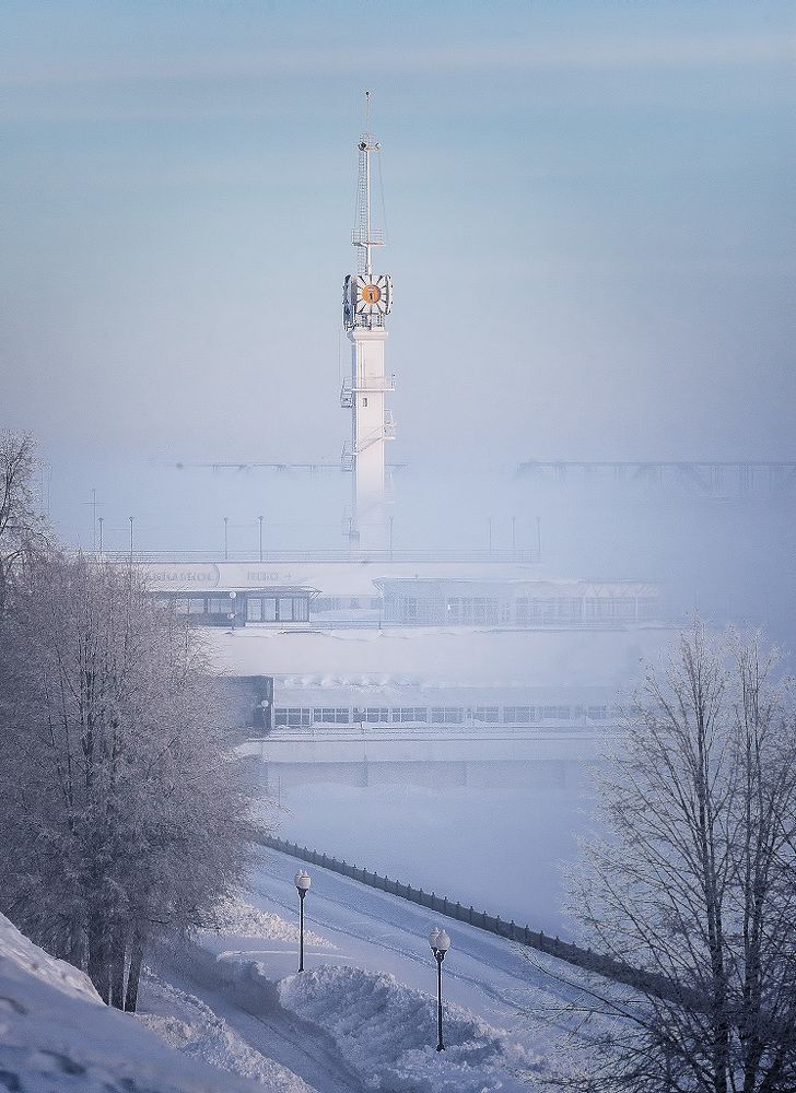 Одним морозно-туманным утром на набережной.