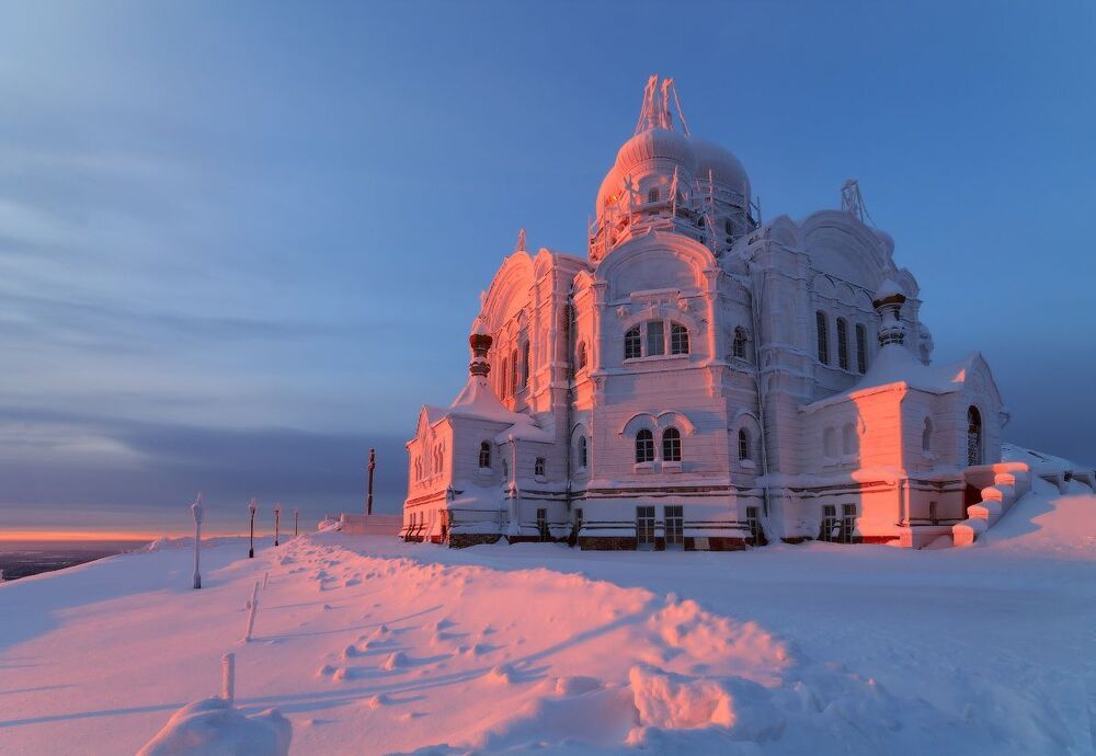 -37 &deg;С и Белогорский монастырь.