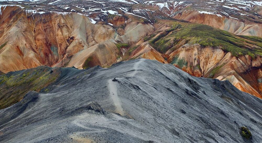 Долина риолитовых гор Ландманналаугар (Landmannalaugar).