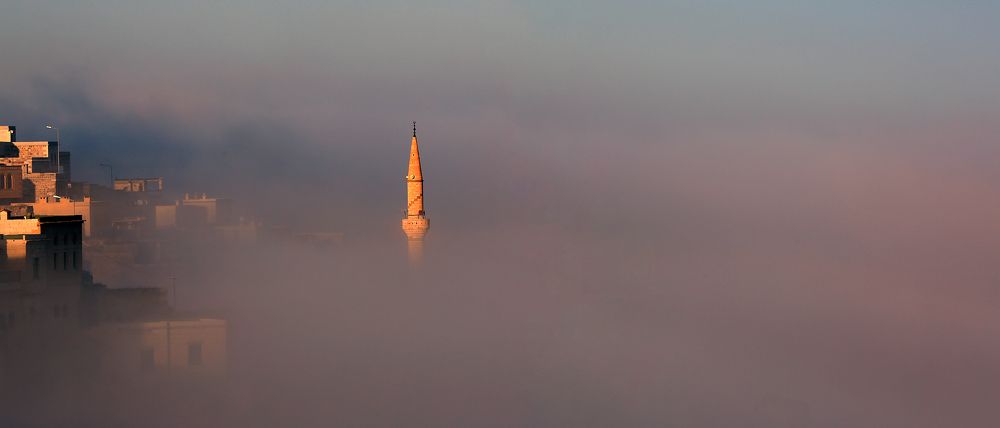 край