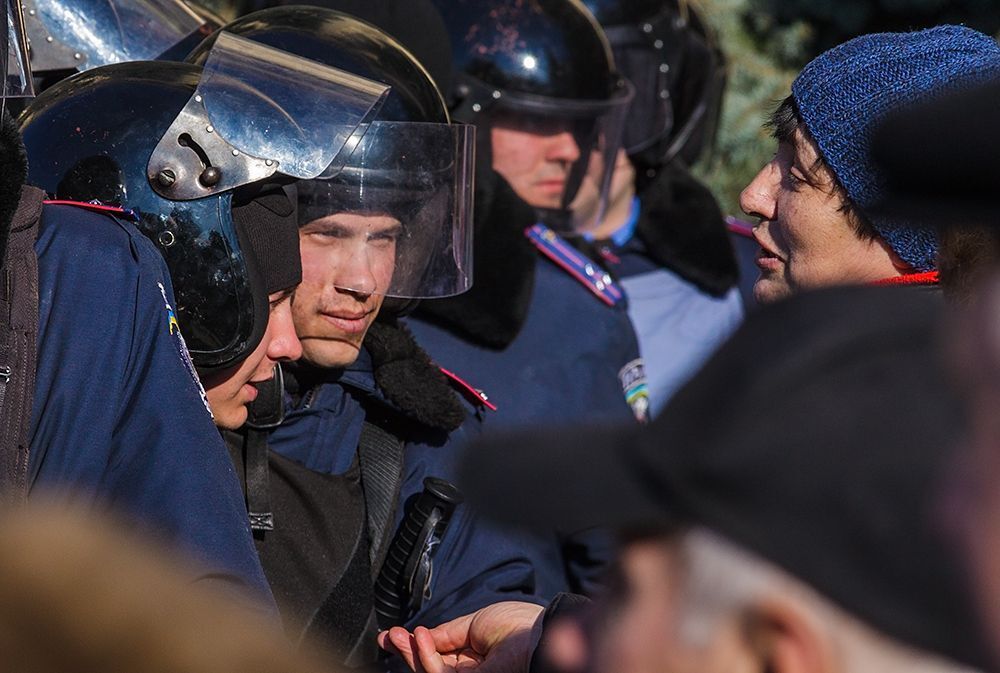 Мы все одной крови; у нас одежда одних цветов; у нас всех есть матери; нас всех - рано или поздно - ждёт одна мать-земля...