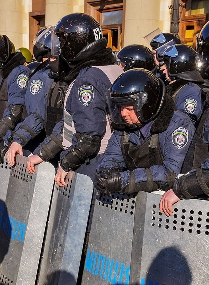 И мы должны продолжать задумываться...