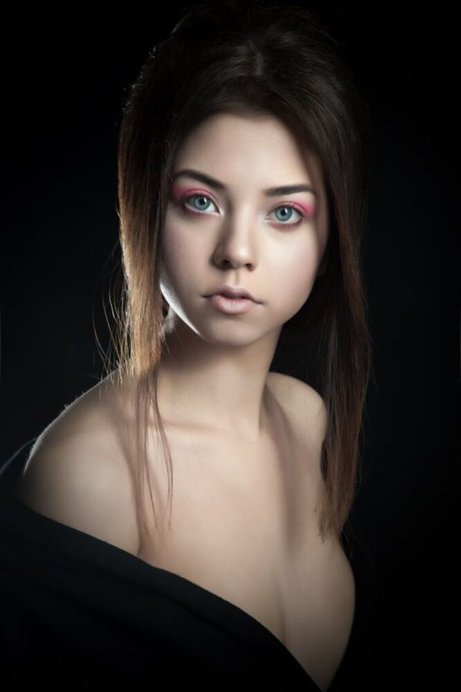 PHOTO: Stas Mokko
MUA: Diana Tarakanova
MODEL: Kristina Konovalova
PROPS: Stas Mokko