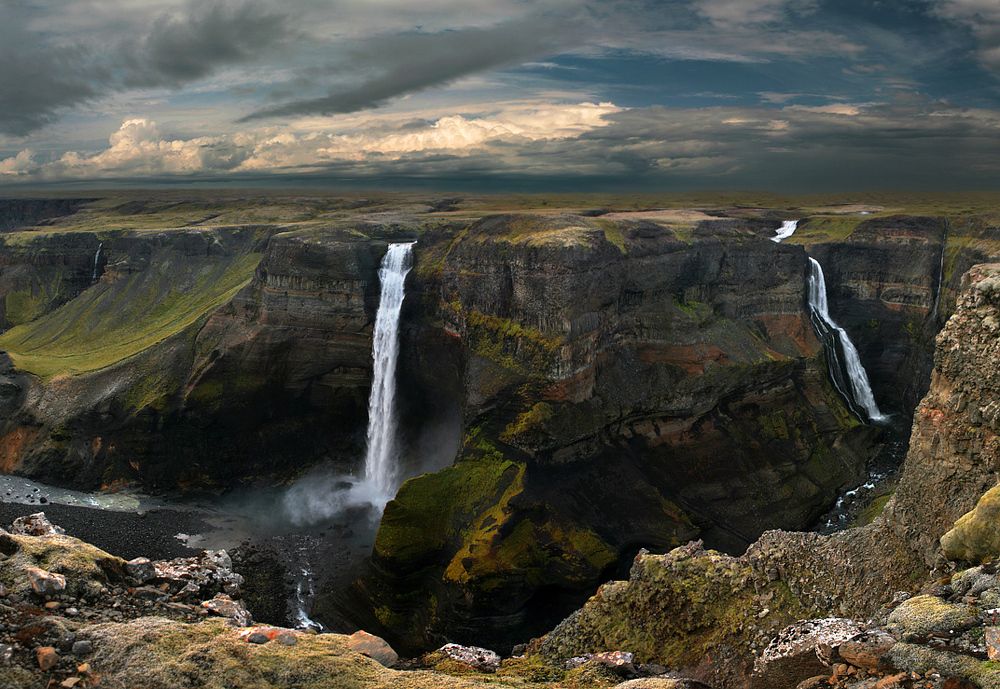 H&aacute;ifoss (Высокий водопад) &ndash; действительно высокий (целых 122 метра), хотя и не самый-самый на острове. Самый-самый кличется Глаймиром, в нем метров 150, да вот только он совсем не красивый:(