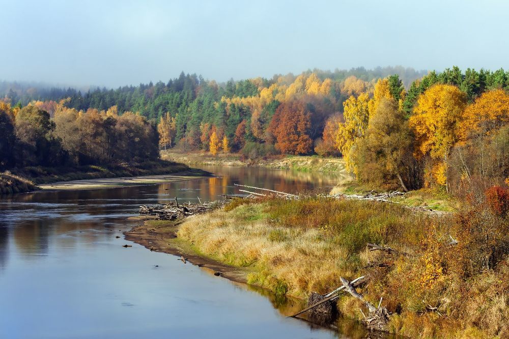 Осени река