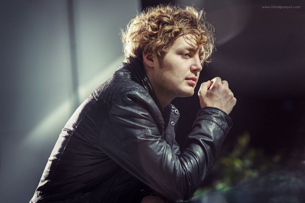 Curly and Bright