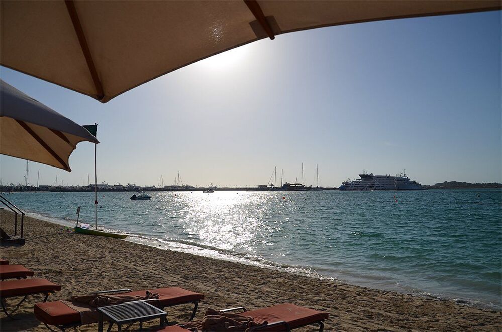 Dubai Mina Seyahi Beach Resort & Marina