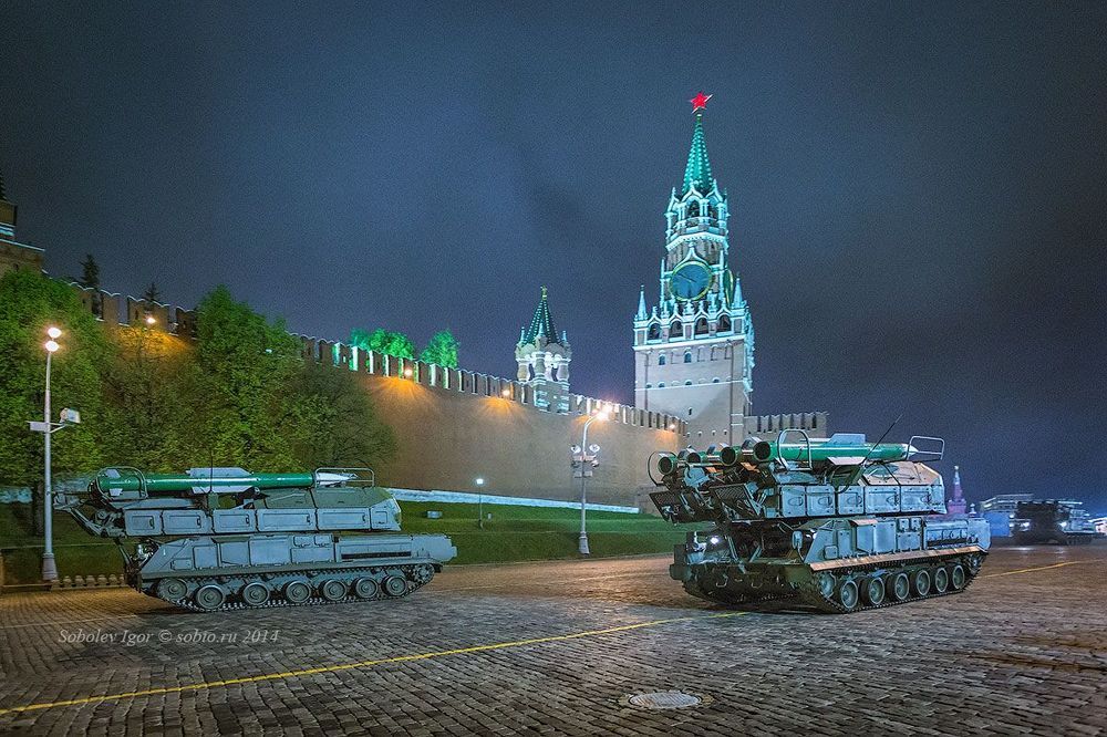 С таким количеством видимых ракет  "Бук" смотрится очень эффектно. (Зенитно-ракетный комплекс "Бук-М1" )