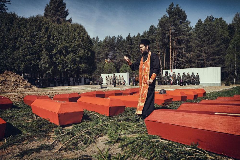 Захоронение останков советских солдат