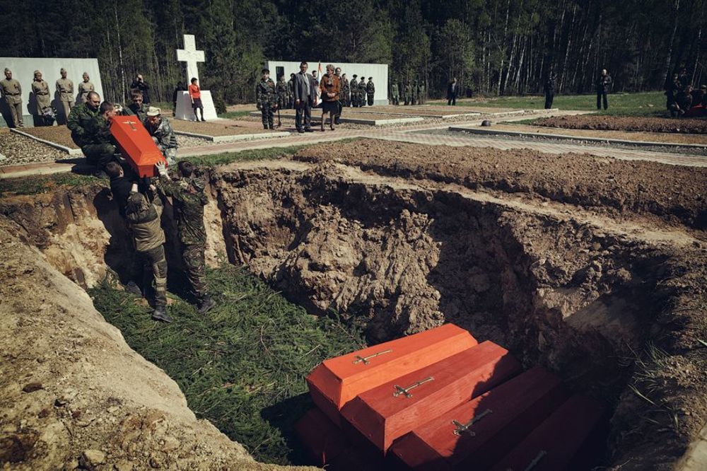 Захоронение останков советских солдат