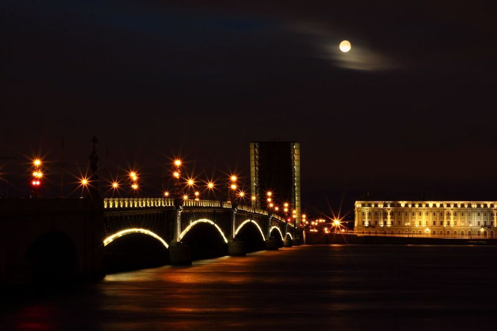 В городе дождей, в городе ветров...