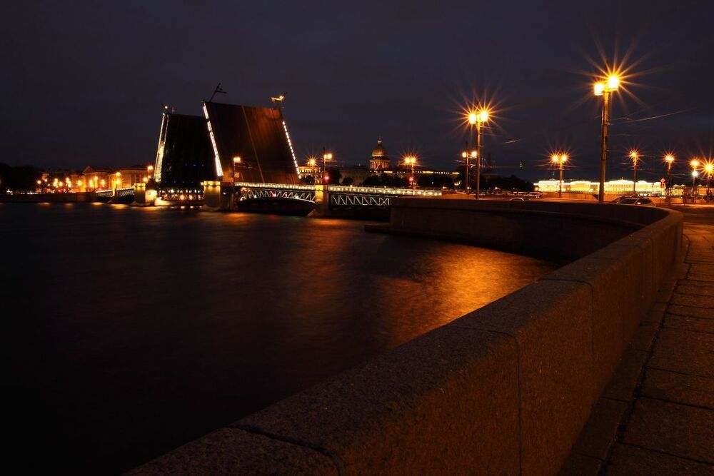 В городе дождей, в городе ветров...