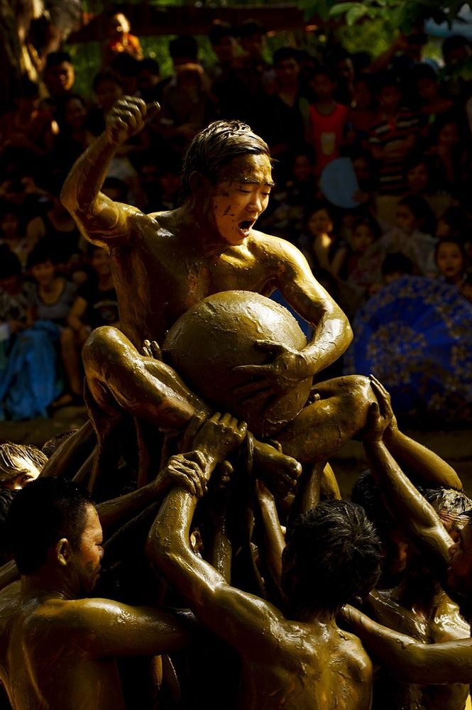 Bac Giang province's traditional all-male mud wrestling competition