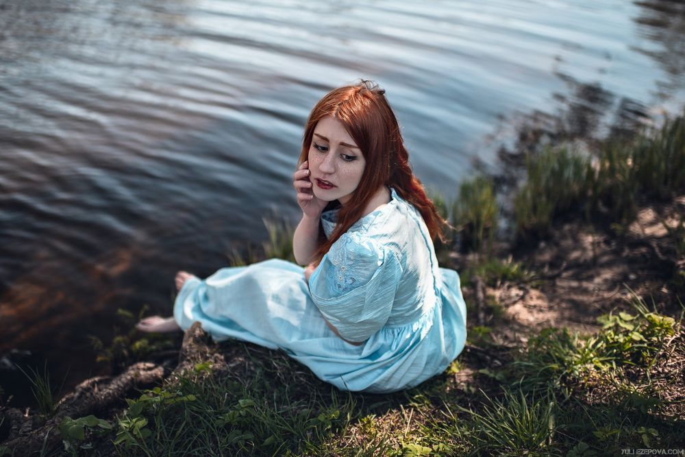 у воды