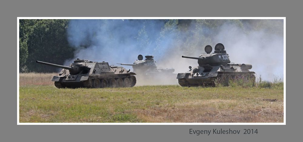 Су-100 и Т-34-85 на марше