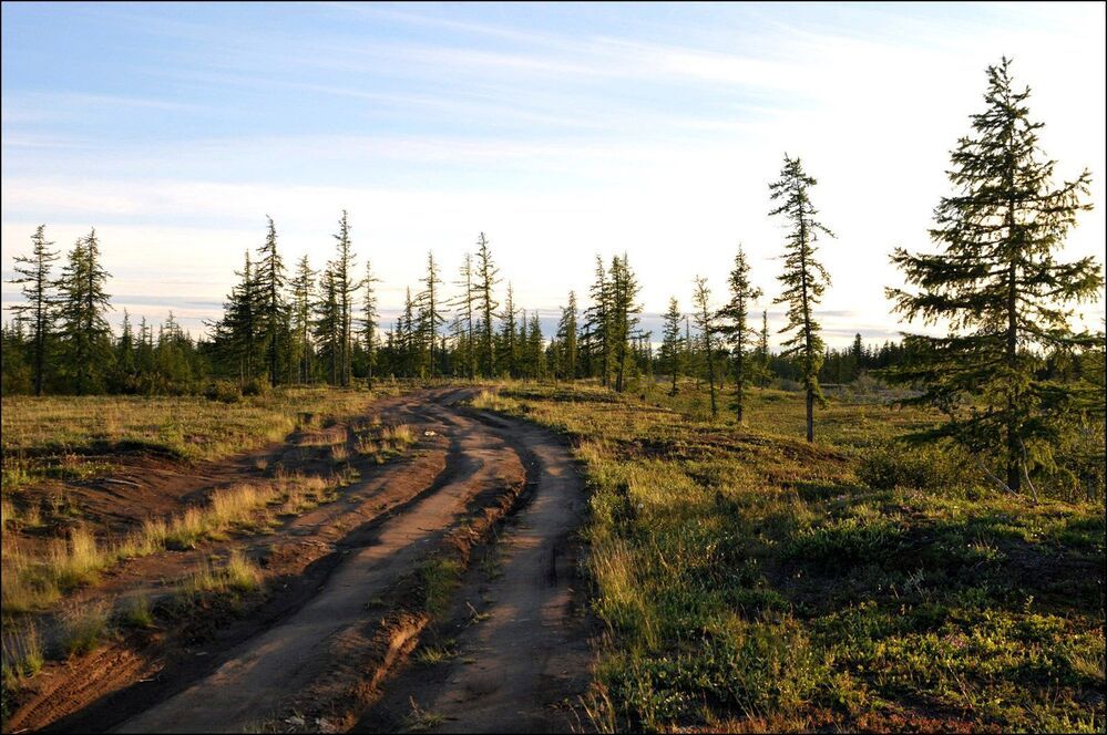 По реке с закатом