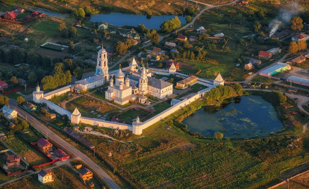 Так грачи видят славный город Переславль.