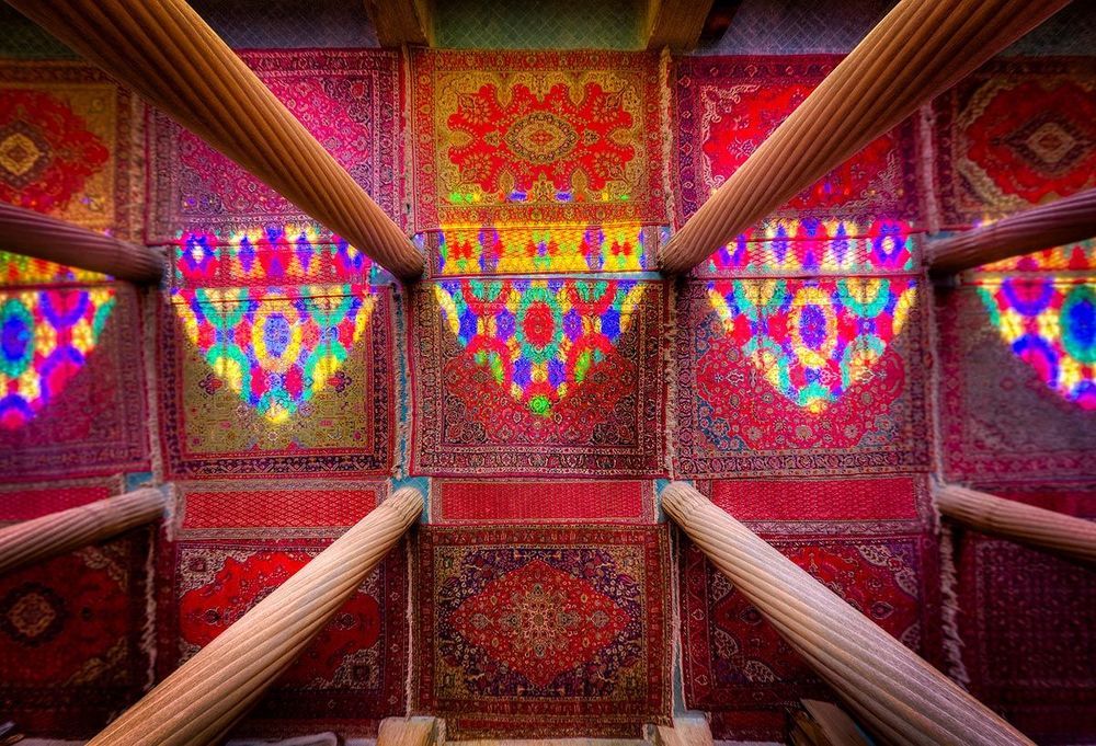 Columns , Carpets and light