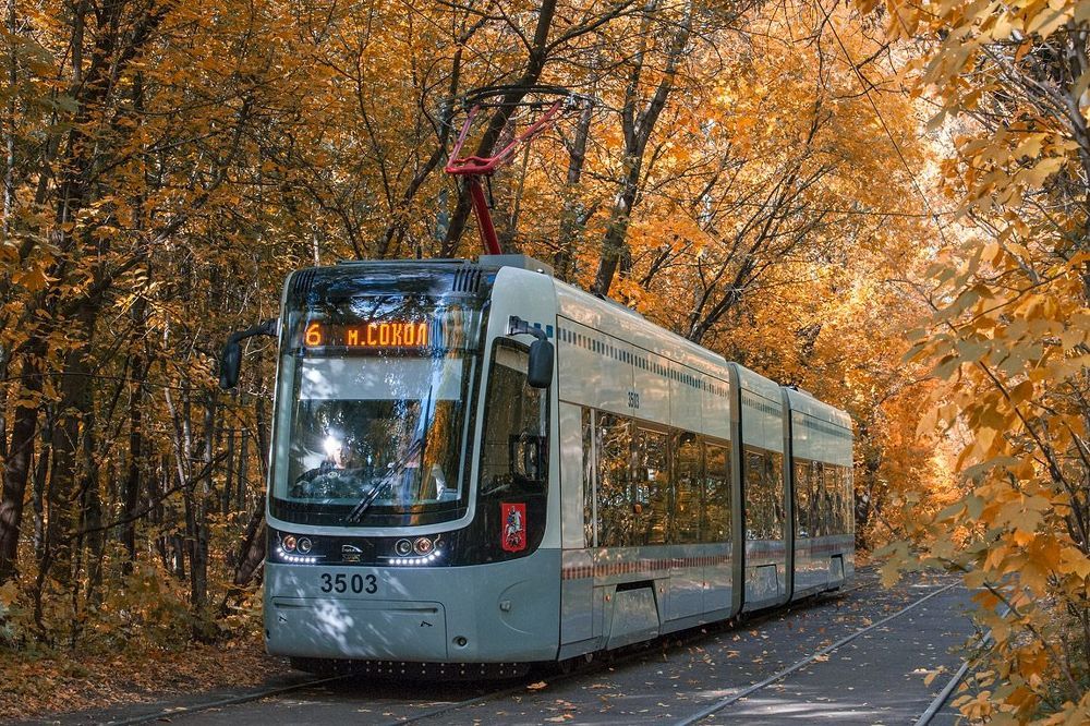 Московский трамвай. Осень.