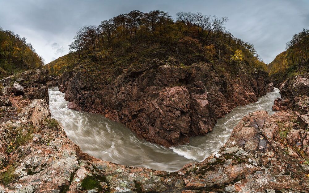 Осень гранитного каньона Белой реки