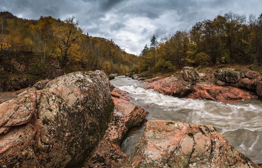 Осень гранитного каньона Белой реки