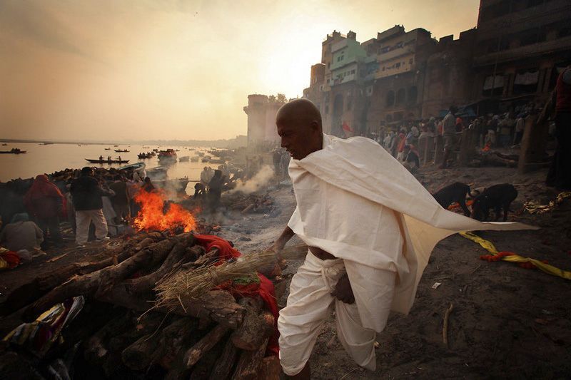 Варанаси (Индия). Маникарника Гат. Varanasi. Manikarnika Ghat.