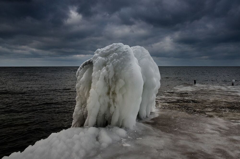 Черное море и белый лед