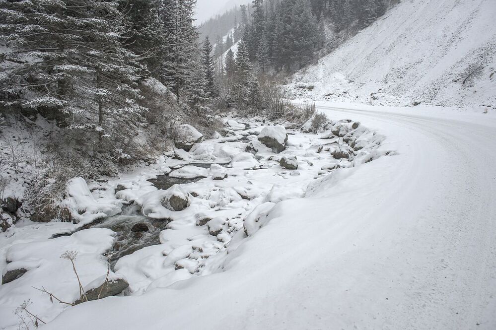 река Чибитка, ноябрь, снегопад