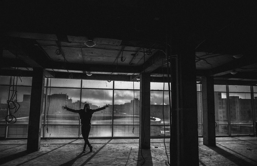 Lone dance