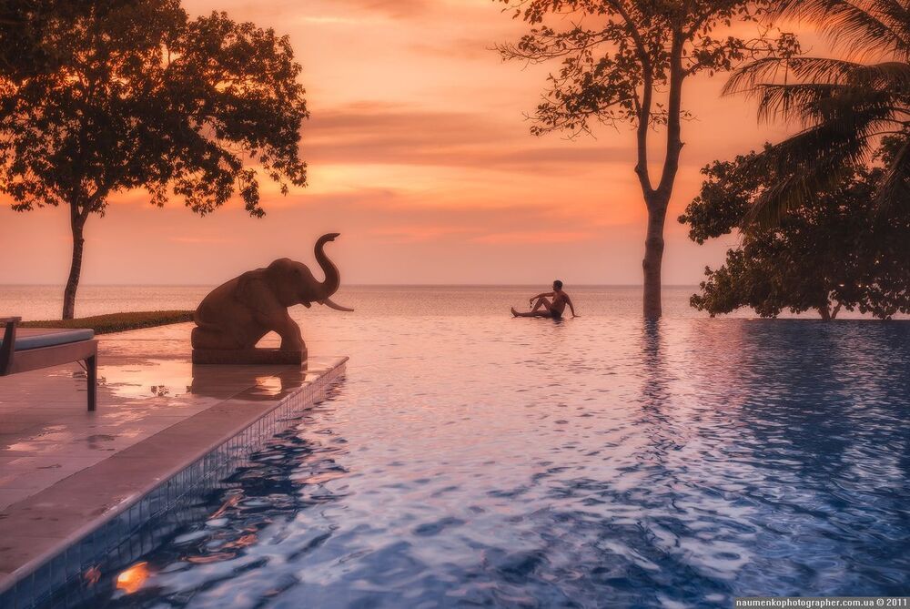Тайланд. Остров Ко Чанг. Отель Chang Buri Resort на закате.