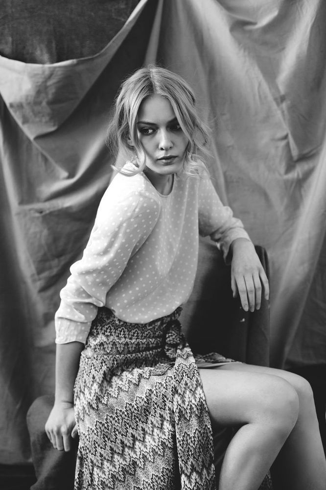 Anastasia en monochrome
