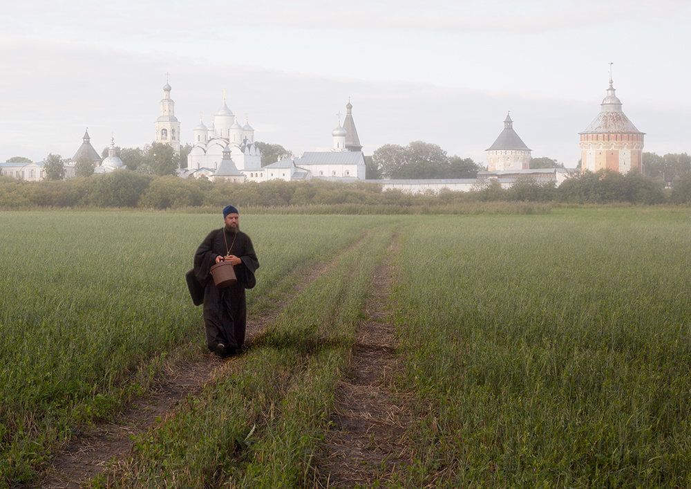 Дорога через поле