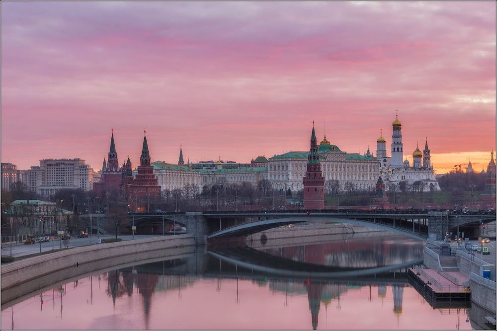 Рассвет на Москве-реке
