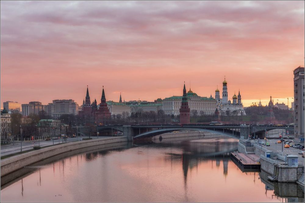 Рассвет на Москве-реке