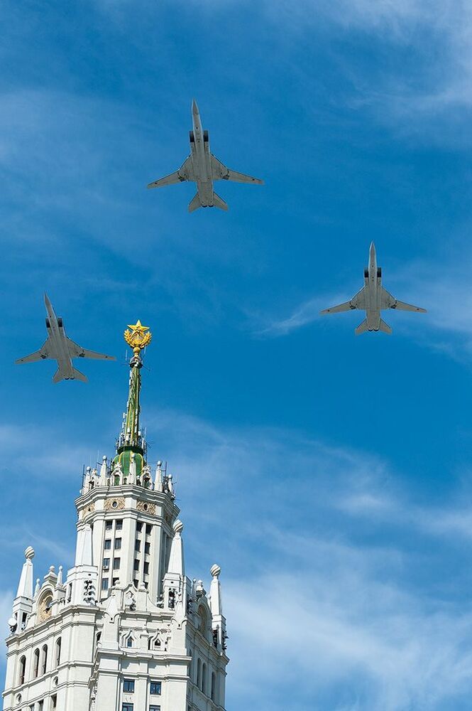 В небеТу-22М3. Дальний сверхзвуковой ракетоносец-бомбардировщик с изменяемой геометрией крыла