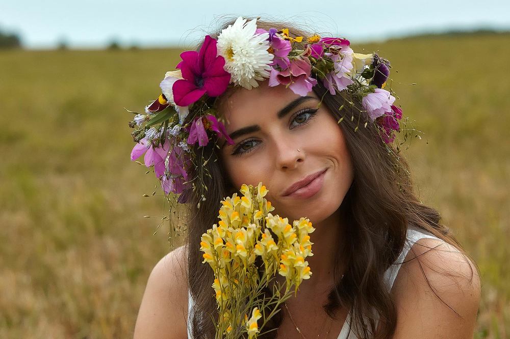в поле..