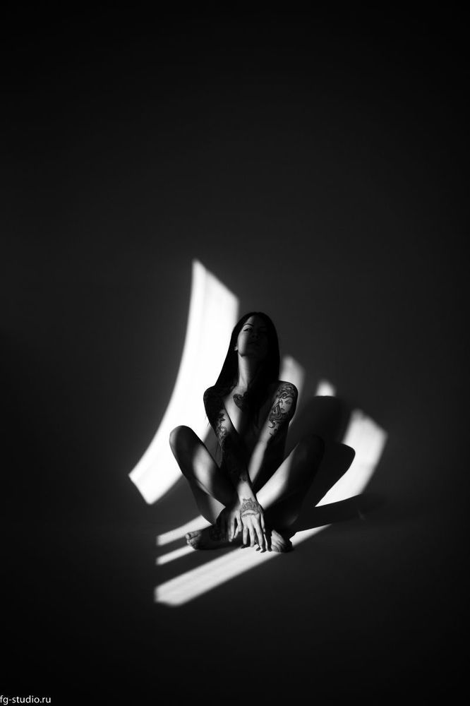 Photographer Victor Vodolazky 
Model Norma Jean 
Studio: fg-studio.ru