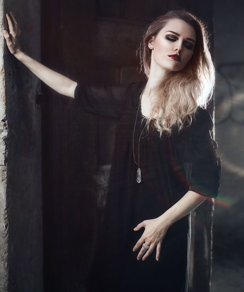 Photographer Victor Vodolazky 
Model Helen Rebrun 
Retaucher Svetlana Vodolazky

https://vk.com/fg_studio_ru