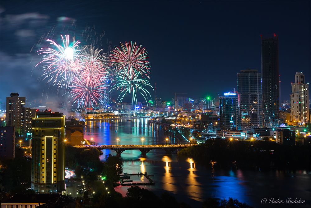 Фейерверк на День города. Екатеринбург, Россия
15.08.2015