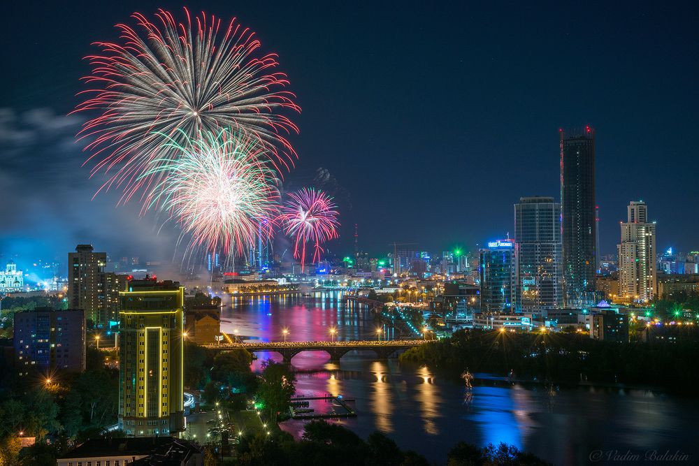 Фейерверк на День города. Екатеринбург, Россия
15.08.2015
