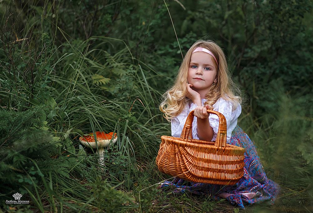 Настенька в лесу