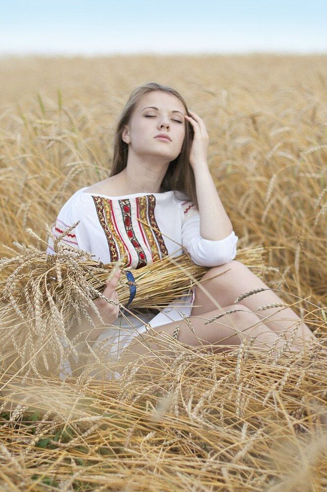 Девушка с пшеницей